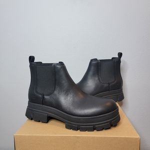 UGG Ashton Chelsea Leather Boots